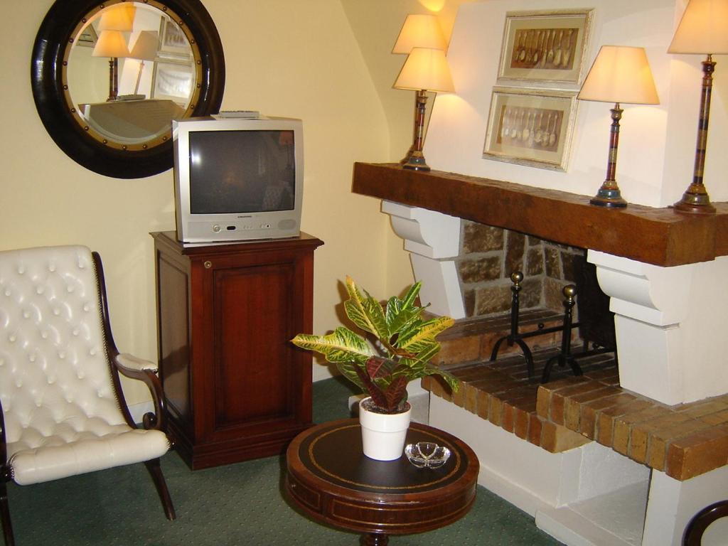 Auberge Des Templiers Boismorand Room photo